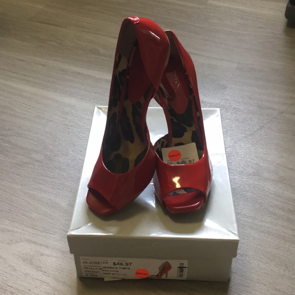 Open toe shoes